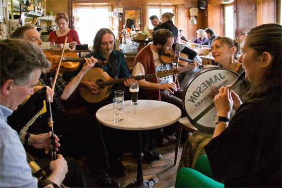 IRISH MUSIC SESSION
